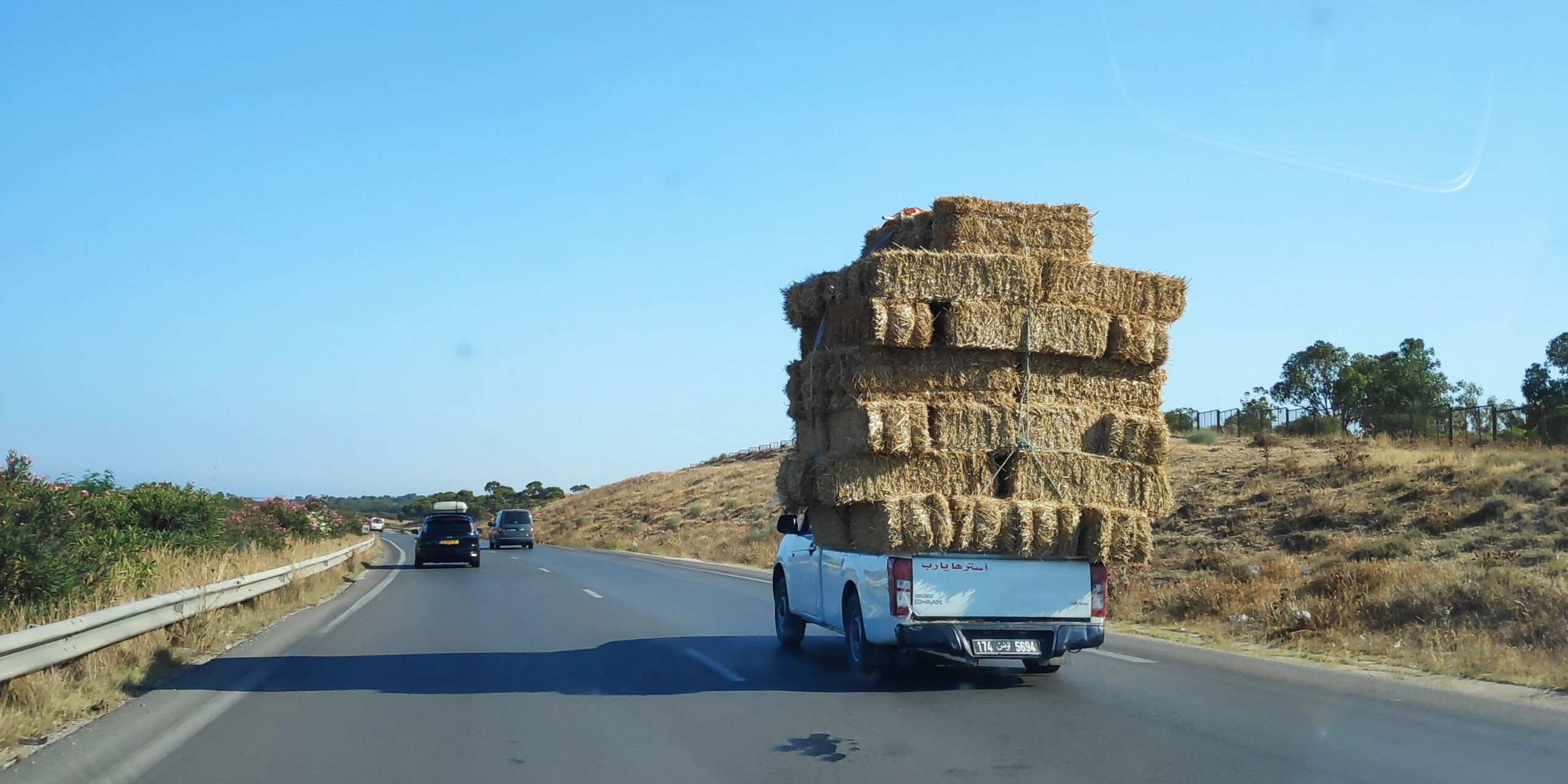 tunesie-bepakking-op-truck (2)